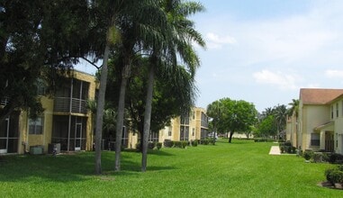 Mission Lakes in Tamarac, FL - Foto de edificio - Building Photo