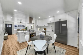 18425 Patterson Ln in Huntington Beach, CA - Building Photo - Building Photo