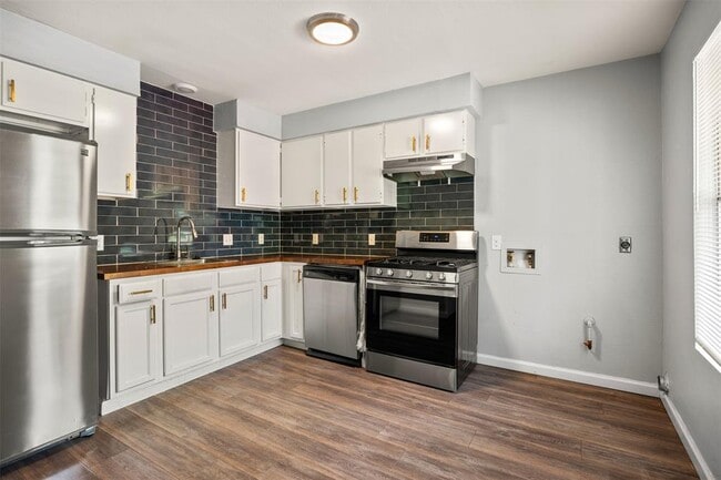 7004 Circle S Rd in Austin, TX - Building Photo - Building Photo