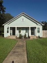 417 Abell St S in Wharton, TX - Building Photo - Building Photo