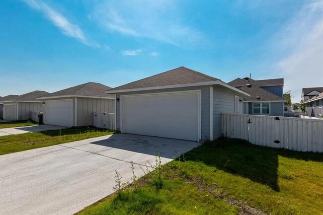 100 Fabion St in Niederwald, TX - Building Photo - Building Photo