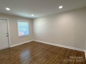 19612 Oak St in Cornelius, NC - Building Photo - Building Photo