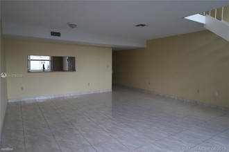 10060 NW 9th St Cir in Miami, FL - Building Photo - Building Photo