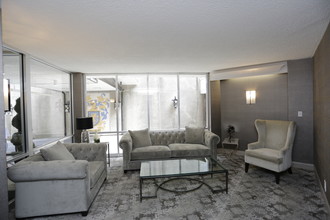 Plaza Point Apartments in Kansas City, MO - Foto de edificio - Interior Photo