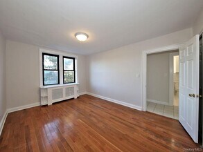 110 Bradford St in Harrison, NY - Foto de edificio - Building Photo