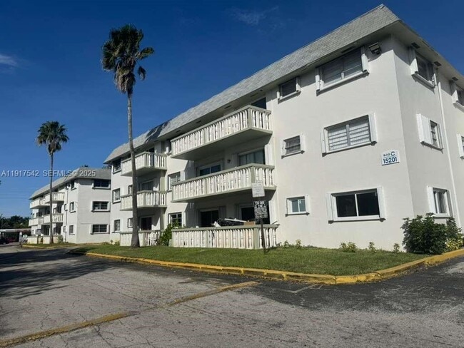15201 NE 6th Ave in North Miami Beach, FL - Building Photo - Building Photo