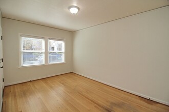 1805 NE 8th Ave in Portland, OR - Building Photo - Building Photo
