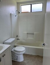 2332 E 17th St in Long Beach, CA - Building Photo - Building Photo