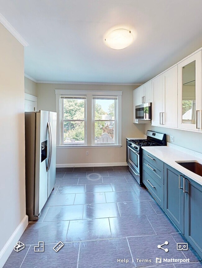 240 Allston St, Unit 3 in Cambridge, MA - Foto de edificio - Building Photo