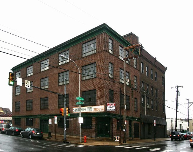 301-323 Spring Garden St in Philadelphia, PA - Building Photo - Building Photo