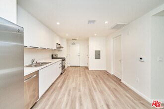 951 S Wilton Pl in Los Angeles, CA - Building Photo - Building Photo