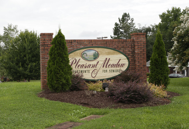 Pleasant Meadow Apartments in Inman, SC - Foto de edificio - Building Photo