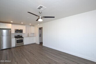 1202 E Kaler Dr-Unit -3 in Phoenix, AZ - Building Photo - Building Photo