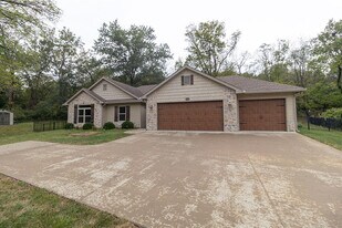 1113 W Old Plank Rd in Columbia, MO - Building Photo