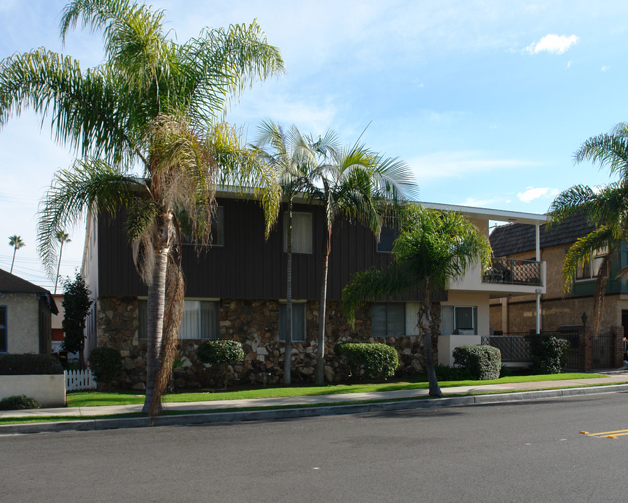 134 5th St in Seal Beach, CA - Building Photo