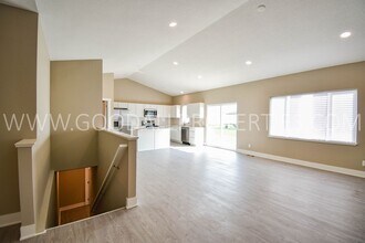 1085 Cedar St in Waukee, IA - Foto de edificio - Building Photo