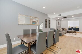 4637 Laurel Canyon Blvd in Los Angeles, CA - Foto de edificio - Building Photo