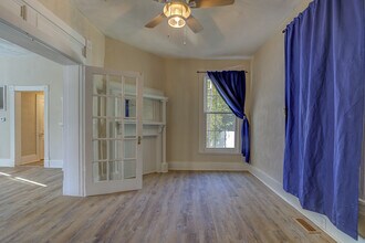 127 Clay St, Unit B in Suffolk, VA - Foto de edificio - Building Photo