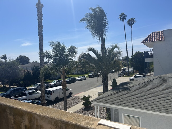 1552 Chalcedony St, Unit 1 in San Diego, CA - Foto de edificio - Building Photo