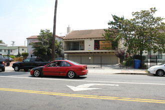 306 S Commonwealth Ave in Los Angeles, CA - Building Photo - Building Photo