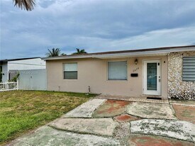 2614 Sheridan St in Hollywood, FL - Building Photo