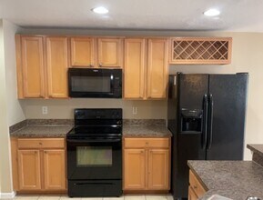 12012 Citrus Leaf Dr in Gibsonton, FL - Building Photo - Building Photo
