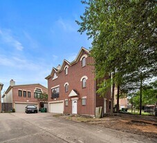 9709 Riddlewood Ln in Houston, TX - Building Photo