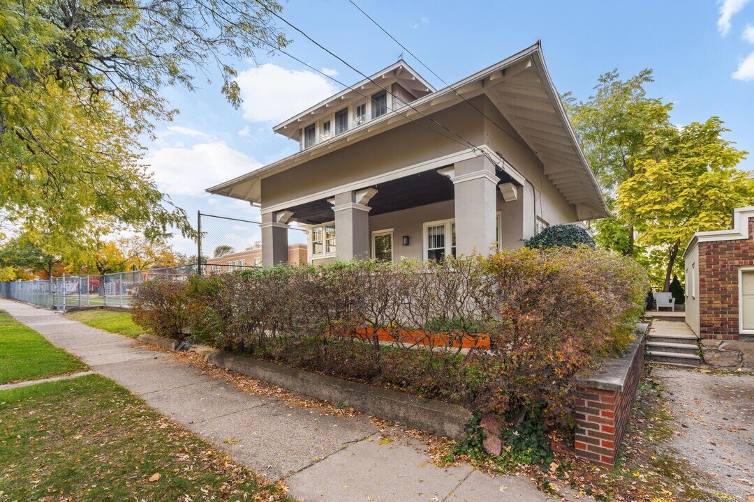 127 Trowbridge St NE in Grand Rapids, MI - Building Photo