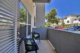 Urban Crest Apartments in San Antonio, TX - Foto de edificio - Building Photo