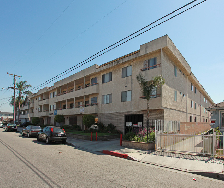 Pacific West Apartments in Hawthorne, CA - Building Photo