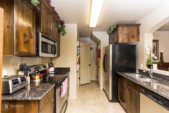 1000 E Bluff View Dr in Washington, UT - Building Photo - Building Photo