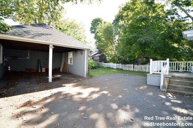42 Crosby Rd in Newton, MA - Foto de edificio - Building Photo