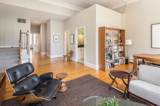 19 Arlington St, Unit 23 in Boston, MA - Building Photo - Building Photo