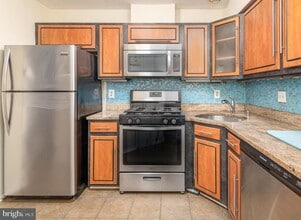 6145 Stonepath Cir in Centreville, VA - Building Photo - Building Photo