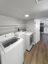 62 Noblestown Rd in Carnegie, PA - Building Photo - Building Photo