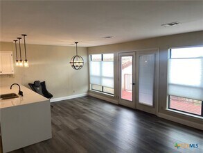 116 Campbell Dr in Canyon Lake, TX - Foto de edificio - Building Photo