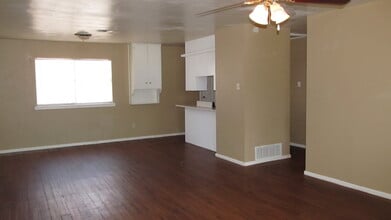 5612 44th St in Lubbock, TX - Building Photo - Building Photo