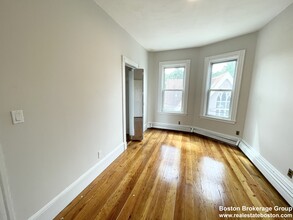 276 E Cottage St, Unit 3 in Boston, MA - Building Photo - Building Photo