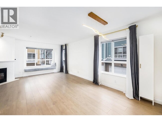 8431 Jellicoe St in Vancouver, BC - Building Photo - Building Photo