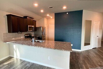 1043 Raceland Rd in San Antonio, TX - Building Photo - Building Photo