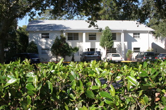 Brookwood Terr. in Clearwater, FL - Foto de edificio - Building Photo