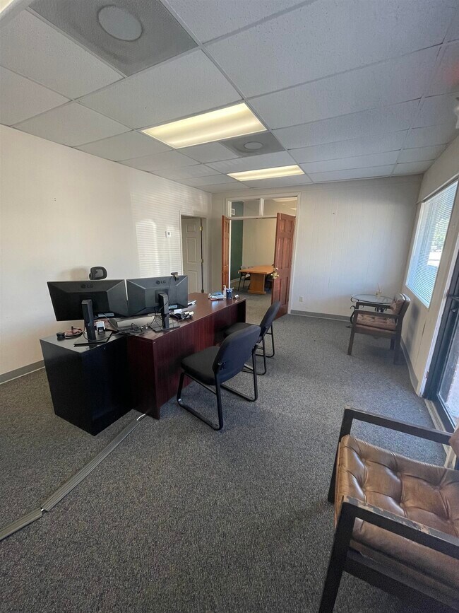 105 W Main St in Perry, FL - Foto de edificio - Building Photo