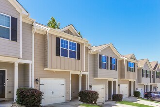 408 Highwood Ln in East Point, GA - Building Photo - Building Photo