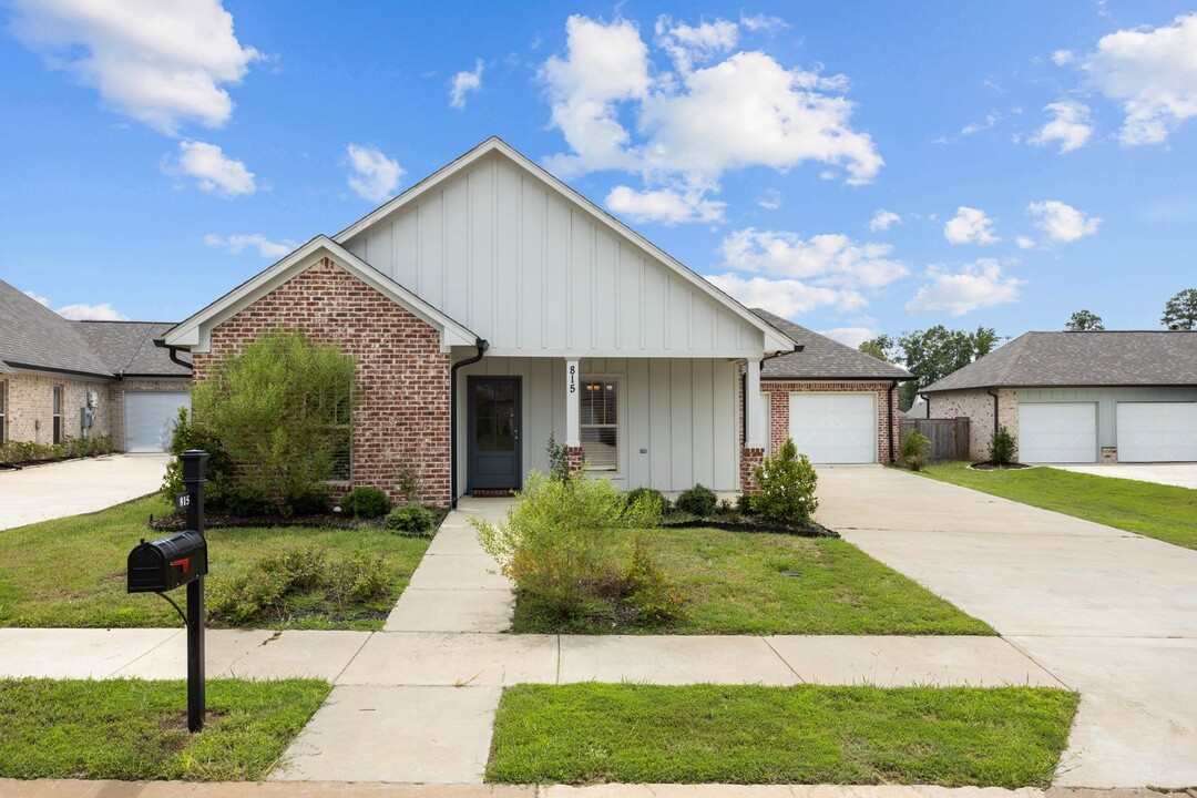 815 Long Leaf Cir in Brandon, MS - Building Photo