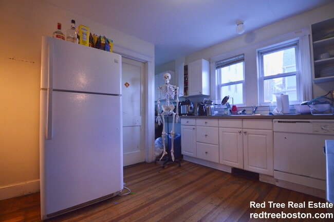 149 Calumet St, Unit 1 in Boston, MA - Building Photo - Building Photo
