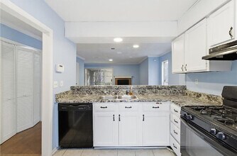 Room in Townhome on Glynn Oaks Dr in Clarkston, GA - Foto de edificio - Building Photo