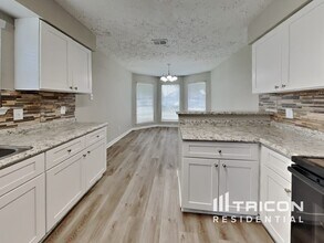2013 Greenwood Dr in Rosenberg, TX - Building Photo - Building Photo