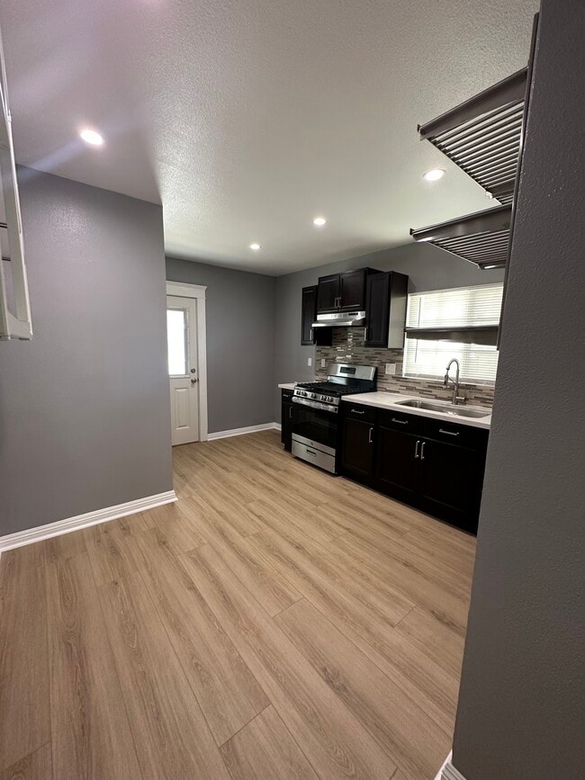 property at 1535 Freeman Ave