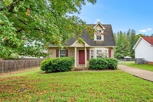 360 Donna Dr in Clarksville, TN - Building Photo