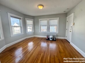 59 Brookley Rd, Unit 3R in Boston, MA - Foto de edificio - Building Photo
